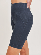 Load image into Gallery viewer, Seamless Ribbed Bike Short | Black
