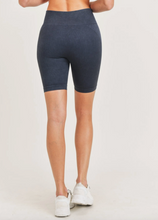 Load image into Gallery viewer, Seamless Ribbed Bike Short | Black
