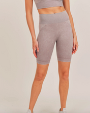 Load image into Gallery viewer, Seamless Ribbed Bike Short | Mauve
